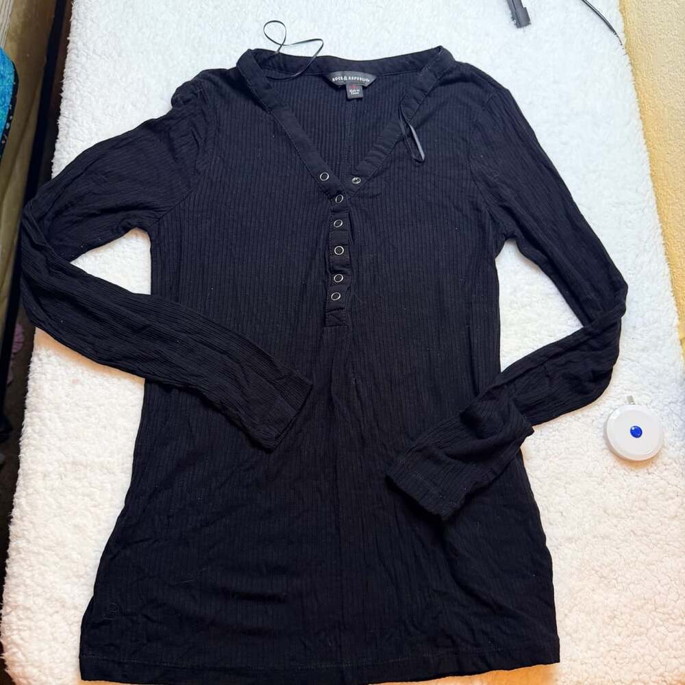 Rock & Republic Ribbed Henley Size S Black Long Sleeve
